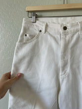 Load image into Gallery viewer, Waist 30 Vintage High Waisted LEE Jeans
