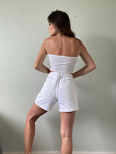 Load image into Gallery viewer, Waist 32 Tommy Hilfiger Shorts