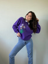 Load image into Gallery viewer, Vintage Graphic Pullover
