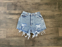 Load image into Gallery viewer, Waist 24 Vintage High Waisted Lee Shorts