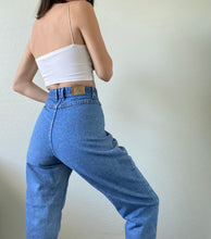 Load image into Gallery viewer, Waist 30 Vintage High Waisted Jeans