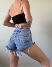 Load image into Gallery viewer, Waist 24 Vintage High Waisted Lee Shorts