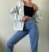Load image into Gallery viewer, Vintage Lightwash Denim Jacket