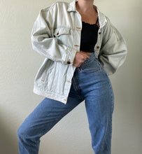 Load image into Gallery viewer, Vintage Lightwash Denim Jacket