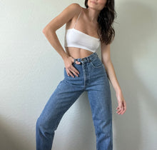 Load image into Gallery viewer, Waist 25 Vintage High Waisted ZENA Jeans