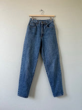 Load image into Gallery viewer, Waist 25 Vintage High Waisted ZENA Jeans
