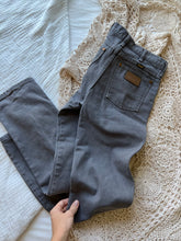 Load image into Gallery viewer, Waist 28 Vintage High Waisted Wrangler Jeans