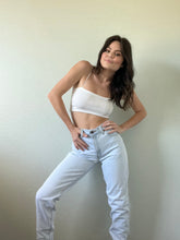 Load image into Gallery viewer, Waist 28 High Waisted Levi's Jeans