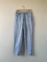 Load image into Gallery viewer, Waist 29 Vintage High Waisted jeans
