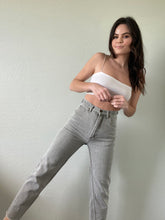 Load image into Gallery viewer, Waist 24 Vintage High Waisted Jeans