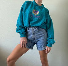 Load image into Gallery viewer, Vintage Graphic Pullover