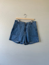 Load image into Gallery viewer, Waist 34 Vintage High Waisted LEE Shorts
