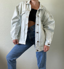 Load image into Gallery viewer, Vintage Lightwash Denim Jacket