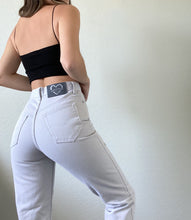 Load image into Gallery viewer, Waist 24 Vintage High Waisted Jeans