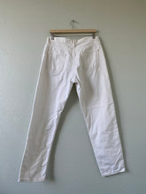 Load image into Gallery viewer, Waist 31 Vintage High Waisted Jeans
