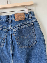 Load image into Gallery viewer, Waist 28 Vintage High Waisted Levi's Skirt