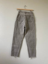 Load image into Gallery viewer, Waist 24 Vintage High Waisted Jeans