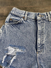 Load image into Gallery viewer, Waist 24 Vintage High Waisted Lee Shorts