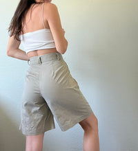 Load image into Gallery viewer, Waist 28 Vintage Pleated Shorts
