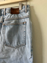 Load image into Gallery viewer, Waist 29 Vintage High Waisted jeans