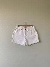 Load image into Gallery viewer, Waist 32 Tommy Hilfiger Shorts