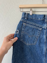 Load image into Gallery viewer, Waist 28 Vintage High Waisted Levi's Skirt