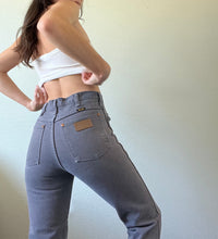 Load image into Gallery viewer, Waist 28 Vintage High Waisted Wrangler Jeans
