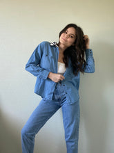 Load image into Gallery viewer, Vintage Chambray Button Up