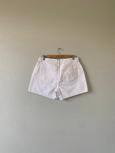 Load image into Gallery viewer, Waist 32 Tommy Hilfiger Shorts