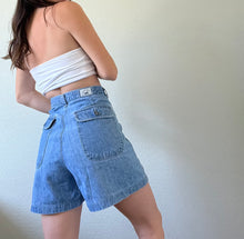Load image into Gallery viewer, Waist 34 Vintage High Waisted LEE Shorts
