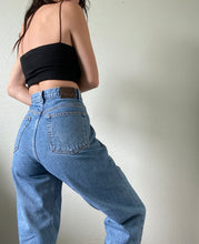 Load image into Gallery viewer, Waist 30 Vintage High Waisted Calvin Klein Jeans
