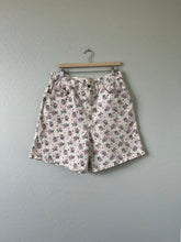 Load image into Gallery viewer, Waist 34 Vintage High Waisted Floral Shorts
