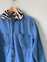 Load image into Gallery viewer, Vintage Chambray Button Up
