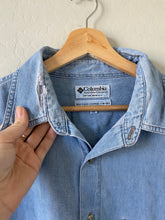 Load image into Gallery viewer, Vintage Columbia Overshirt
