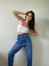 Load image into Gallery viewer, Waist 33 Vintage High Waisted LEE Jeans

