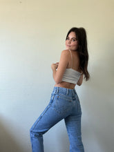 Load image into Gallery viewer, Waist 29 Vintage High Waisted Wrangler Jeans
