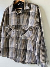 Load image into Gallery viewer, Vintage Button Down Shirt
