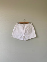 Load image into Gallery viewer, Waist 32 Tommy Hilfiger Shorts
